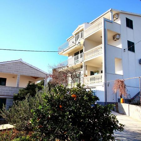Apartments Nakir 斯拉汀 外观 照片