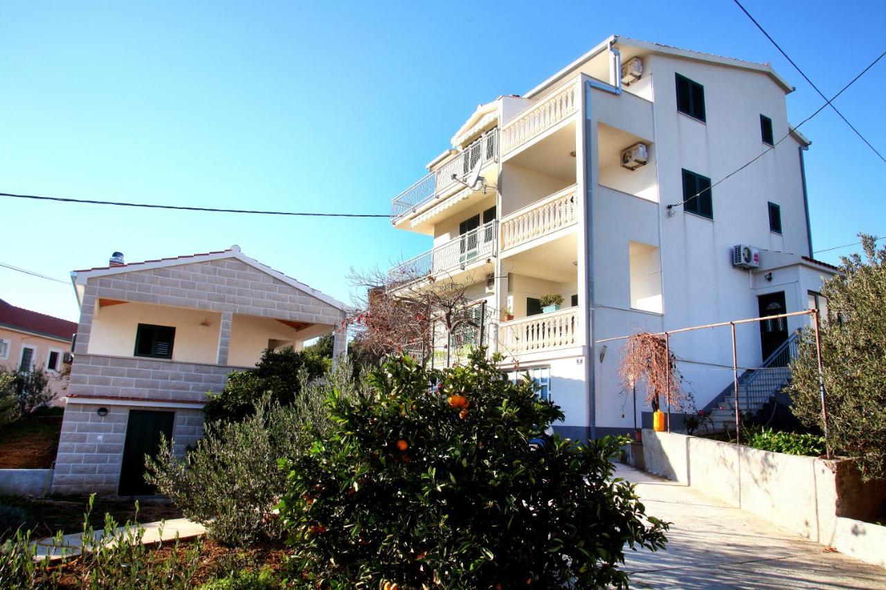 Apartments Nakir 斯拉汀 外观 照片